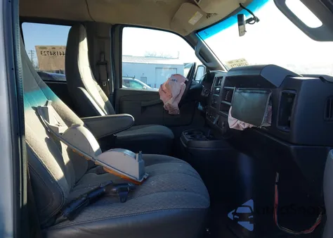 2018 Chevrolet Express 2500 Lt z USA, uszkodzony, nr VIN 1GAWGFFG1J1243527